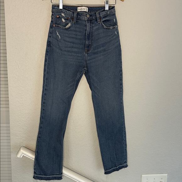 Abercrombie & Fitch Ultra High Rise Ankle Straight Jeans 27/4 y2K Released Hem - Picture 2 of 8
